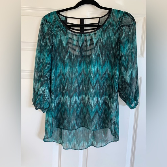 Women’s Multitone Airy Top - Picture 2 of 6